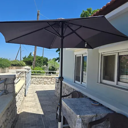 Anastasia's Garden House بيت للعطل